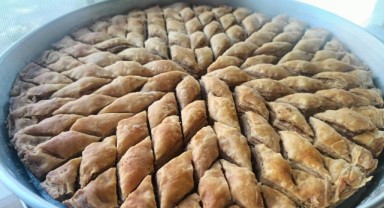 Bayrama özel geleneksel ev baklavası