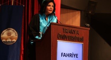 Dil öğrenmek için girdiği üniversiteyi birincilikle bitirdi