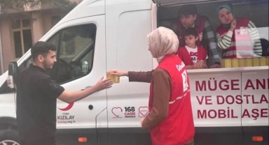Genç Kızılay’dan öğrencilere ikram