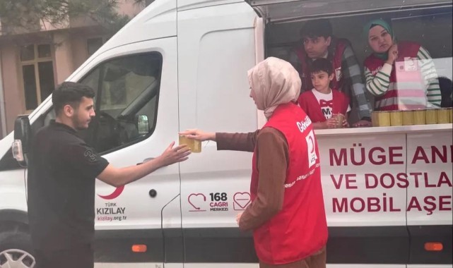 Genç Kızılay’dan öğrencilere ikram