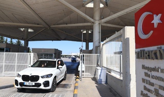 Gurbetçiler Türkiye'ye kavuşmanın mutluluğunu yaşıyor
