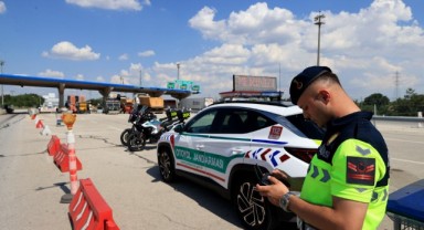 Gurbetçilere sınırdan otoyola kadar jandarma destek oluyor