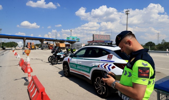 Gurbetçilere sınırdan otoyola kadar jandarma destek oluyor