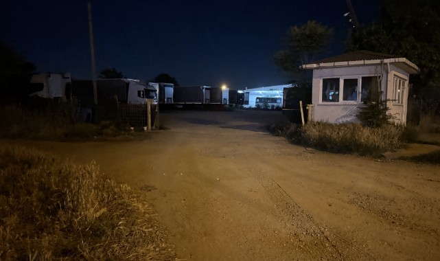 Köpekleri almaya giden muhtardan bahçeye kilitlendiği iddiası