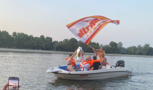 Meriç Nehri sarı kırmızıya boyandı