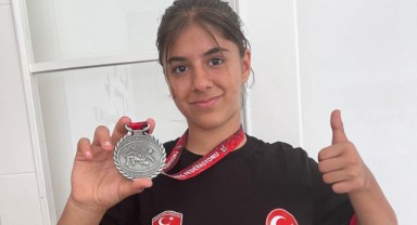 Minik güreşçi Türkiye ikincisi oldu