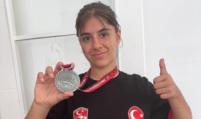 Minik güreşçi Türkiye ikincisi oldu