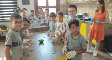 Minikler günlük yaşam becerilerini atölyede öğreniyor
