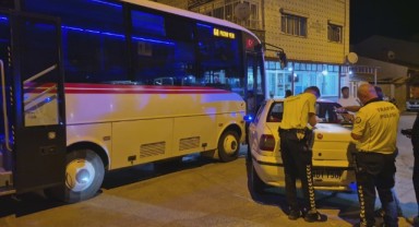 Otomobille çarpışan ETUS minibüsündeki yolcu yaralandı