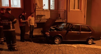 Park halindeki otomobilde çıkan yangın söndürüldü