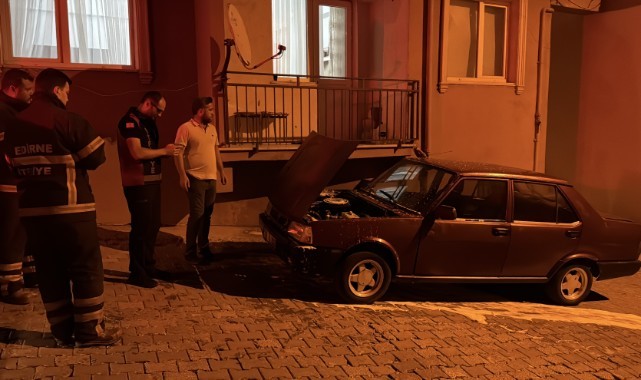 Park halindeki otomobilde çıkan yangın söndürüldü