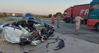 Tıra çarpan otomobilin sürücüsü ağır yaralandı