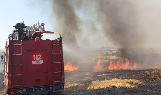 Tuğlalık köyünde anızda başlayıp 3 metruk eve sıçrayan yangın söndürüldü