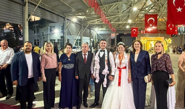 AK Parti İl Başkanı İba genç çiftleri tebrik etti