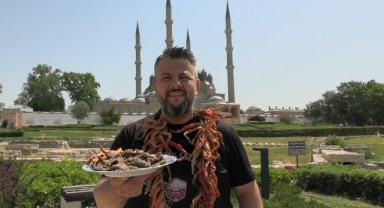 Başpehlivan Orhan Okulu’ya tava ciğer ikramı