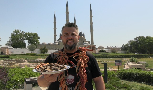 Başpehlivan Orhan Okulu’ya tava ciğer ikramı