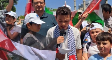 Çocuklar İsrail'i protesto etti
