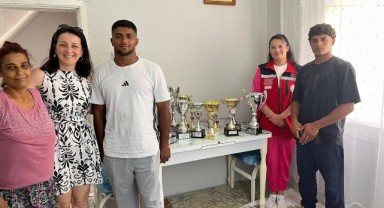 Dereceye giren Edirneli güreşçilere ziyaret