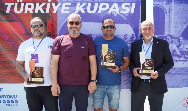 Edirne’de kürek heyecanı sona erdi