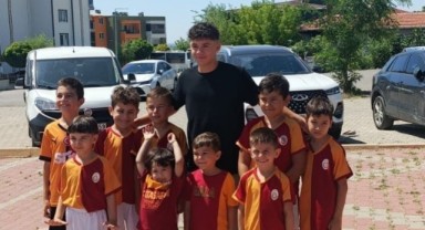 Galatasaraylı futbolcu altyapısından yetiştiği kulübü ziyaret etti