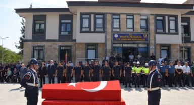 İki otomobilin çarpıştığı kazada 3 kişi öldü