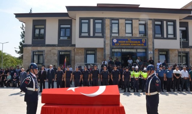 İki otomobilin çarpıştığı kazada 3 kişi öldü