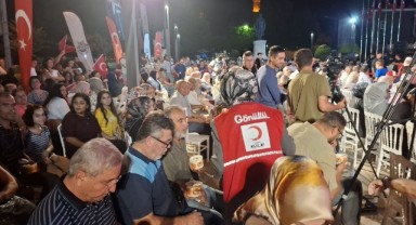 Kızılay Gönüllüleri, 15 Temmuz ruhu için alandaydı
