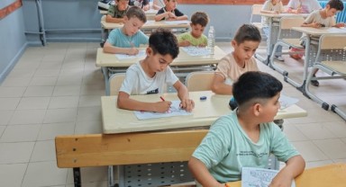 Kur'an kursuna katılan öğrencilere başarı belgeleri verildi