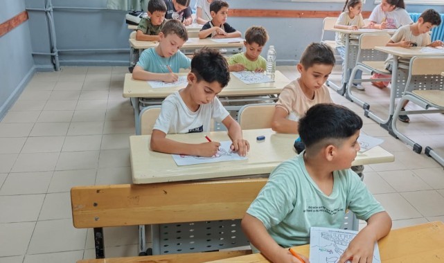 Kur'an kursuna katılan öğrencilere başarı belgeleri verildi
