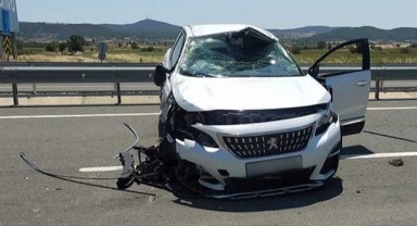 Radar aracına çarptı, 1'i polis 2 kişi yaralandı