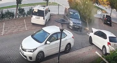 Site bahçesine girip otomobile çarptı