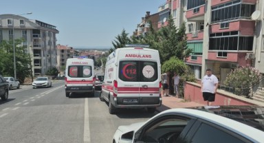 Sitenin bahçesine düşen çocuk ile arkasından atlayan babası yaralandı