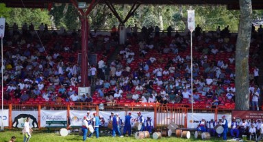 Türkiye'nin dört bir yanından gelen güreşseverler, Kırkpınar heyecanını yaşıyor
