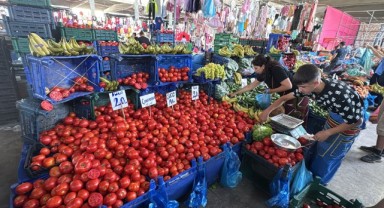 Cumartesi pazarında hareketlilik