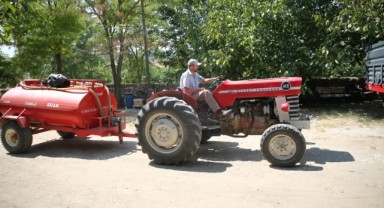 Edirne’de besiciler hayvanlarını tankerlerle suluyor