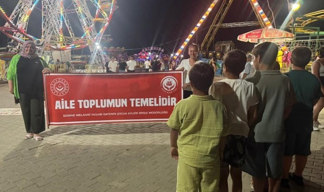 Edirne’de çocukların yüzü lunaparkta güldü