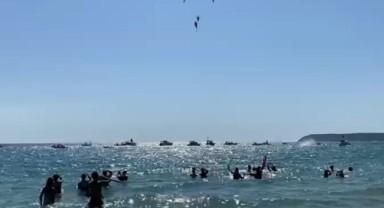 Erikli’de tekneler Atatürk posteri ve Türk bayraklarıyla donatıldı