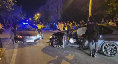 İki otomobilin çarpıştığı kazada 3 kişi yaralandı