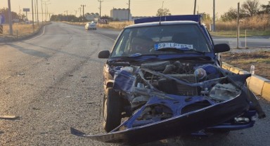 İki otomobilin çarpıştığı kazada 3 kişi yaralandı