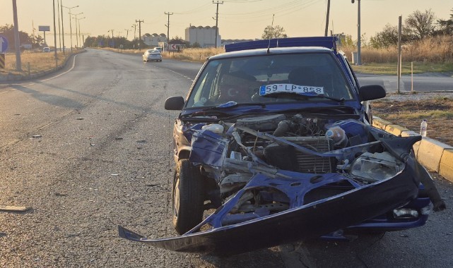 İki otomobilin çarpıştığı kazada 3 kişi yaralandı