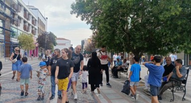 Serin hava sokakları canlandırdı