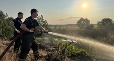 Tunca Nehri kenarında çıkan yangın söndürüldü