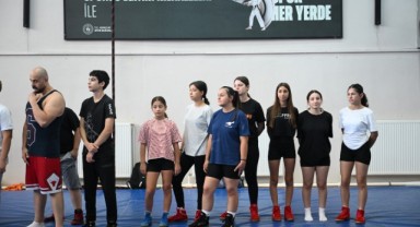 Türk güreşinden KKTC'li kadın güreşçilere destek