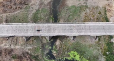 Yalnızgöz Köprüsü’ndeki nehir yatağı kuruma noktasına geldi