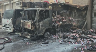 Yangında park halindeki 2 kamyon kullanılamaz hale geldi