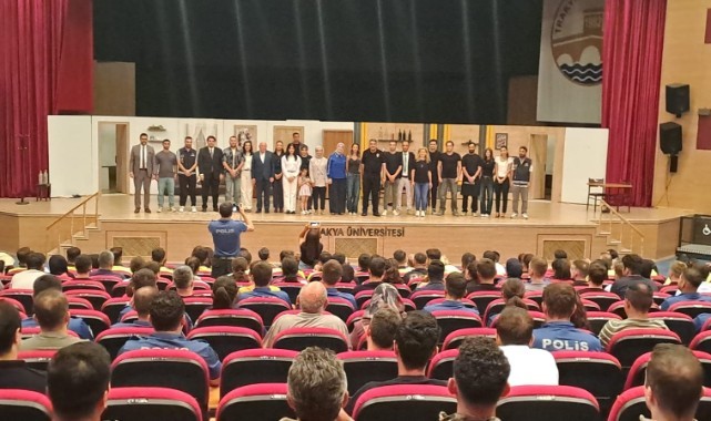 “Yarınlara Geç Kalmadan” tiyatrosu yeniden sahnede