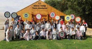 75. Yıl İlkokulu öğrencileri fide ekimi yaptı