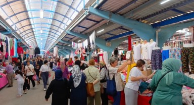 Cuma pazarında okul alışverişi telaşı