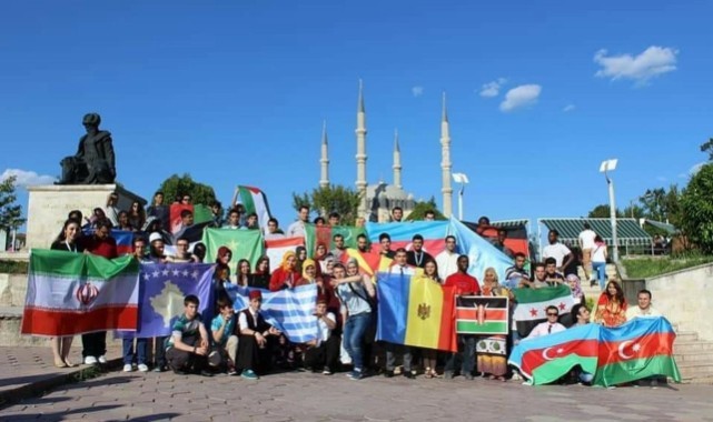 Demir, “Yabancı öğrencilerimizi yalnız bırakmıyoruz”