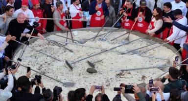 Dev tencerede hazırlanan 6 ton pilav ikram edildi